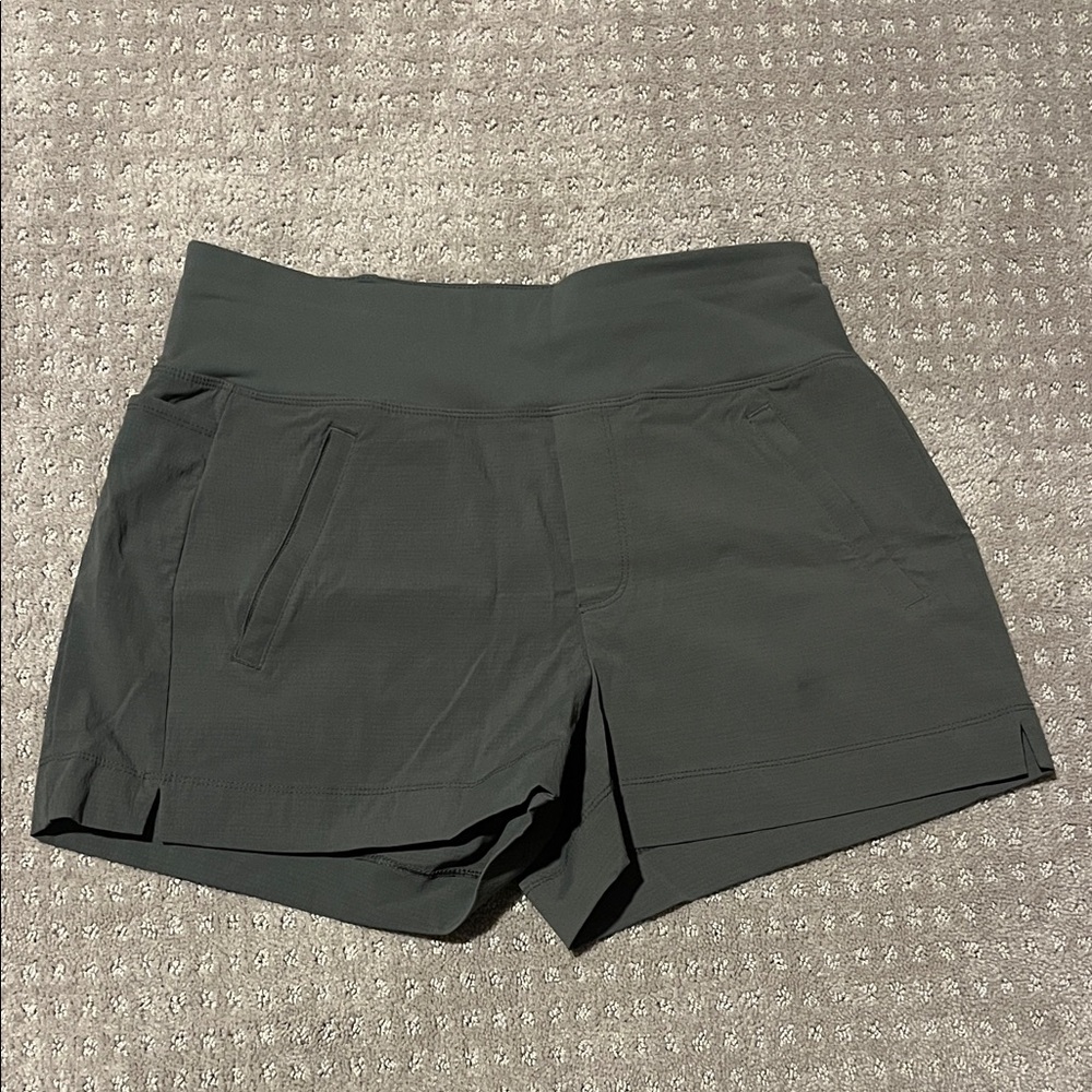 Athleta Trekkie North Olive Green Shorts Size 6